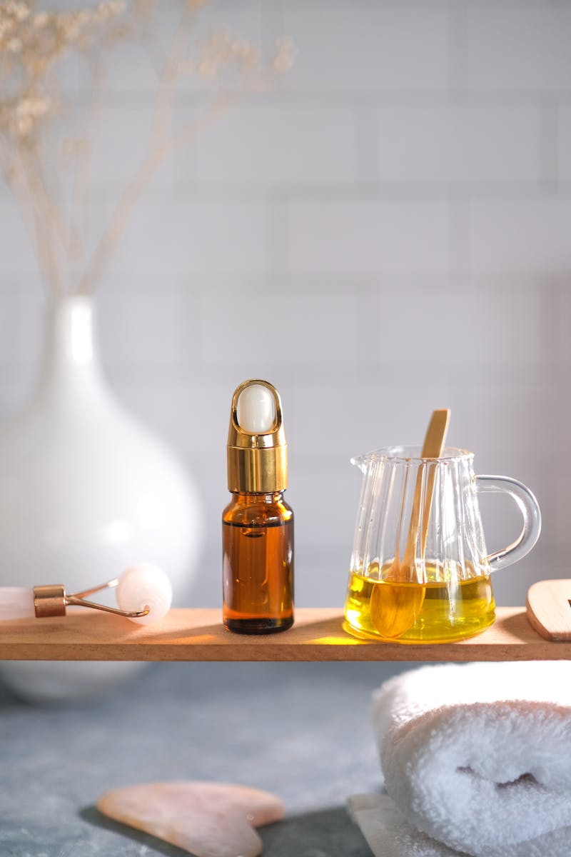 Installation de soins avec huiles essentielles et rouleau facial